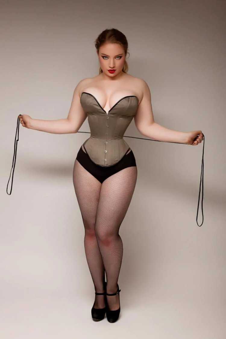 Большие бедра красавицы