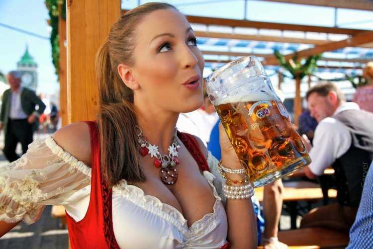 Jordan Carver Октоберфест