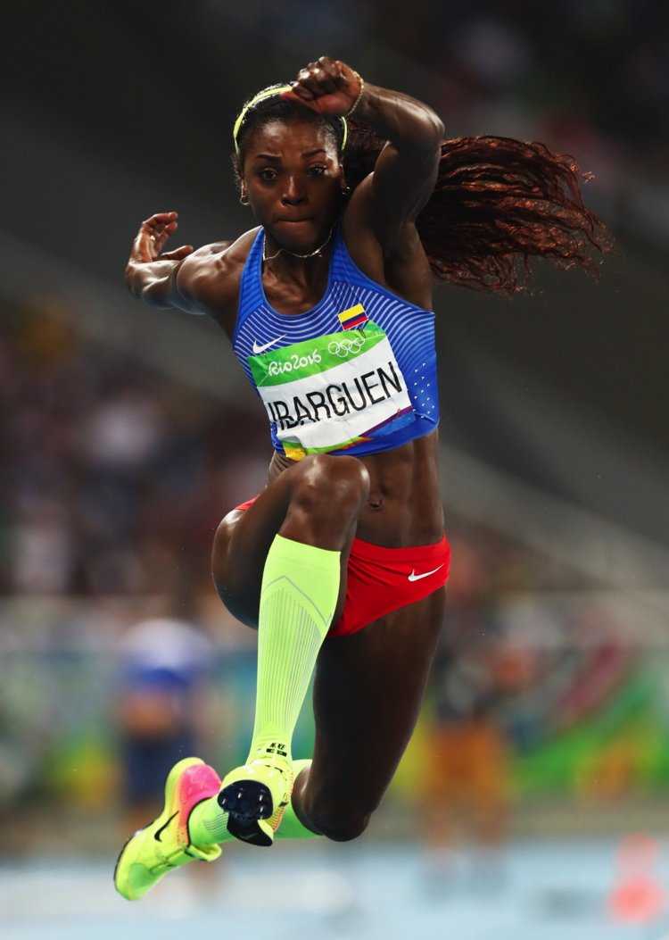 Чернокожие спортсменки бег