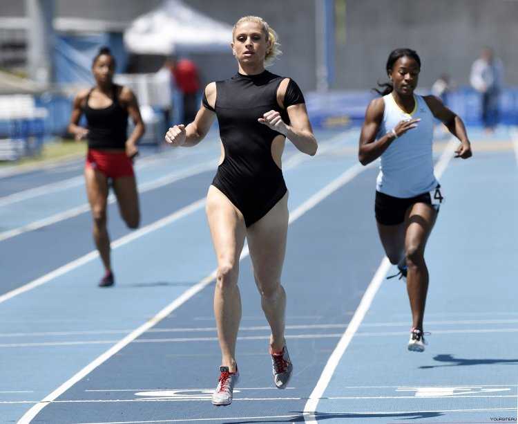 Спортсменка Мэгги МАКНИЛ