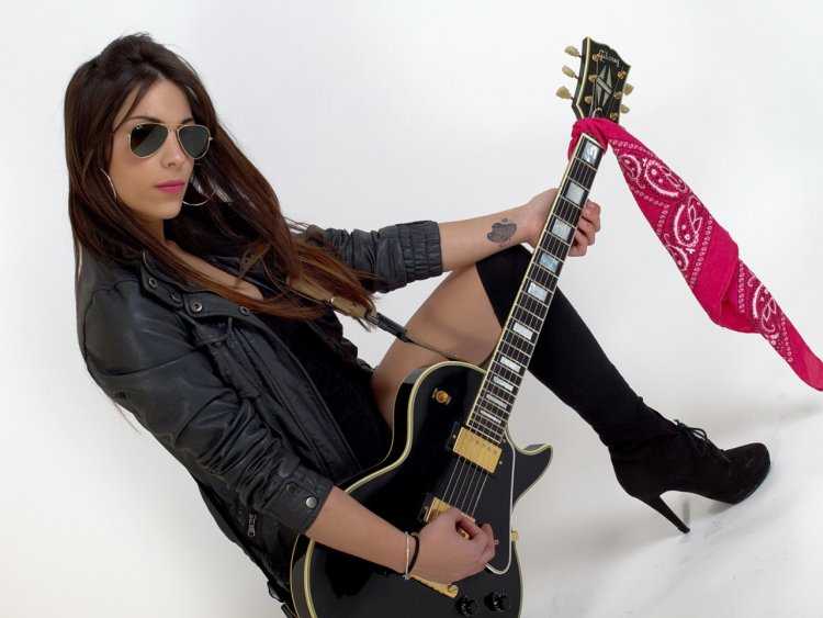 Эмми Трес гитарист