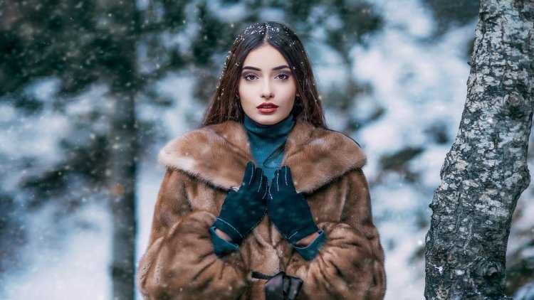 Анна Кучук в шубе