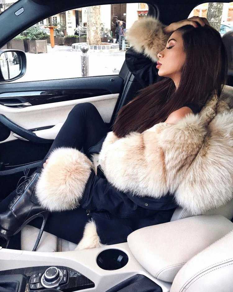 Богатые девочки в шубах