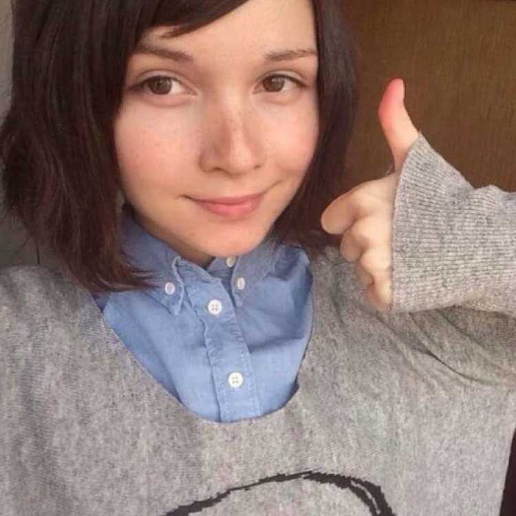 Аня Симонова