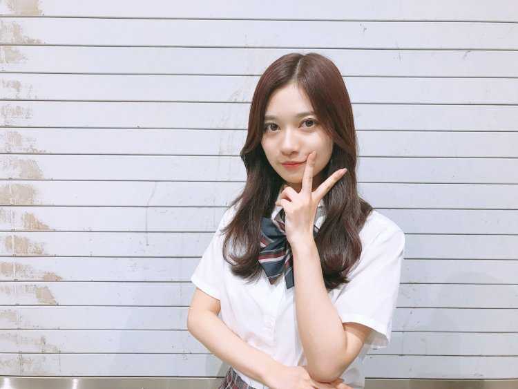 Подмигивающая девушка. Японка