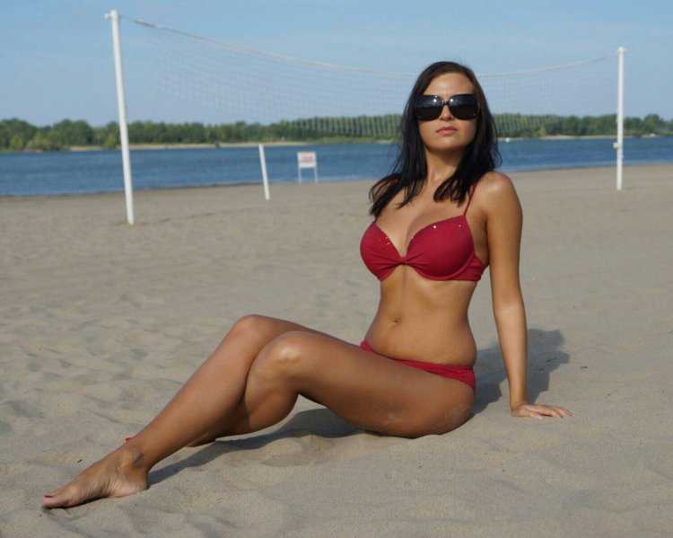 Загорелые девушки из социальных сетей