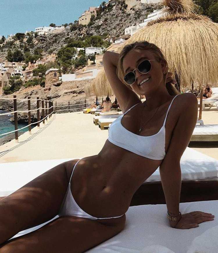 Юлия Зиверт в бикини