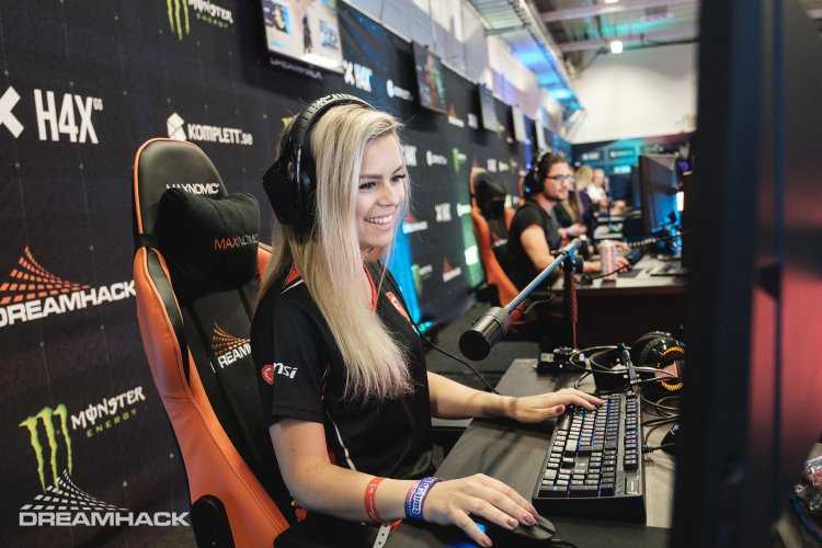 Девушки в киберспорте