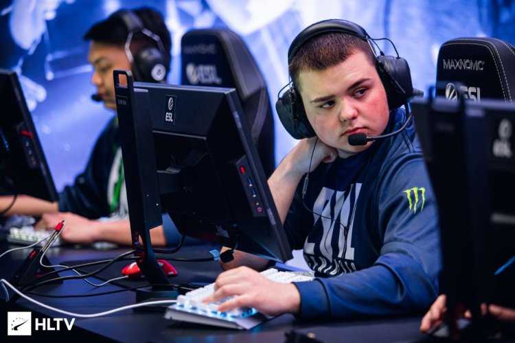 Евгений Савгабин киберспорт