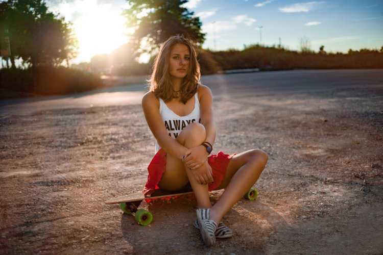 Девушки на корточках