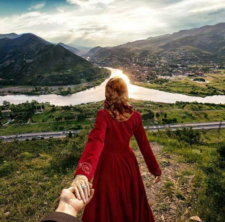 Девушка в Грузии в горах