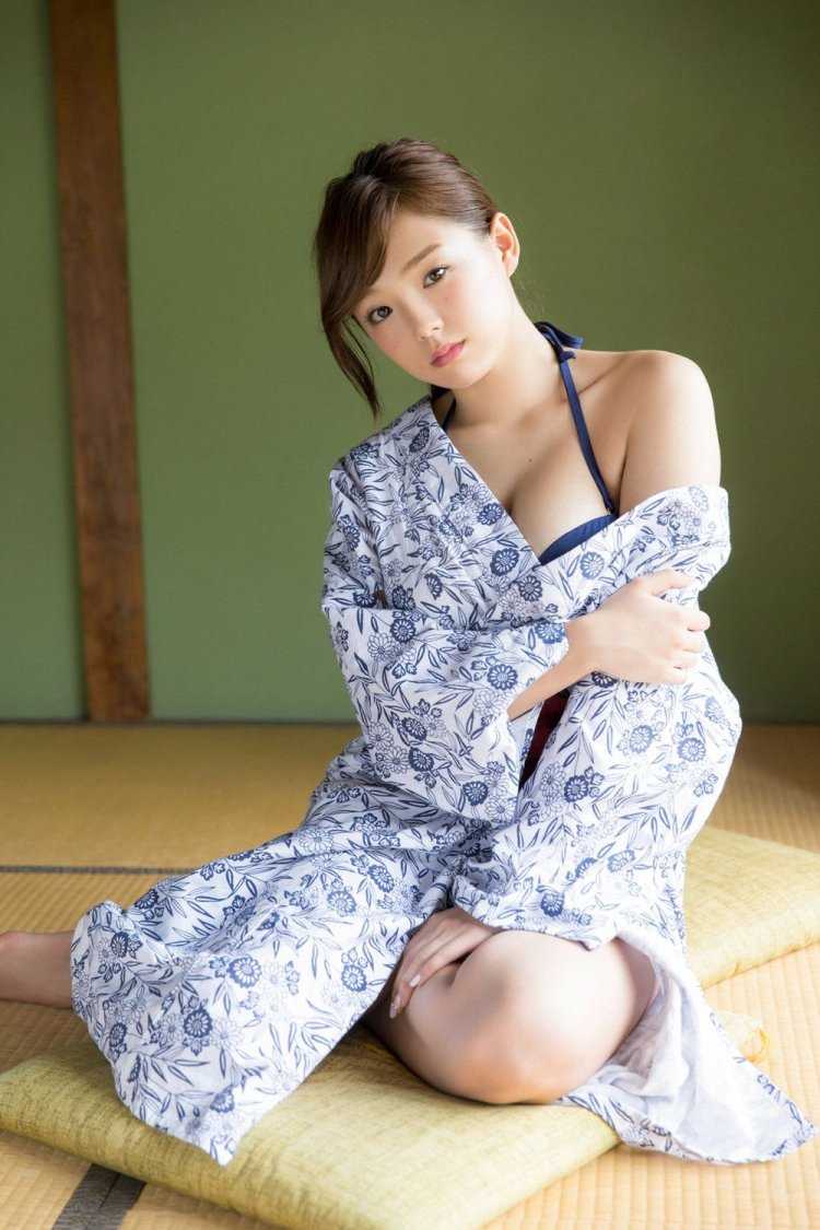 Ai Shinozaki в кимоно