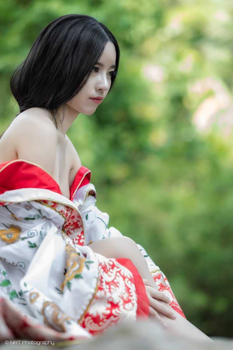 Азиатские модели в кимоно