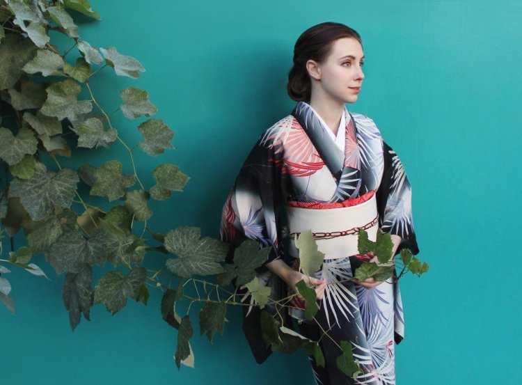 Европейка в кимоно