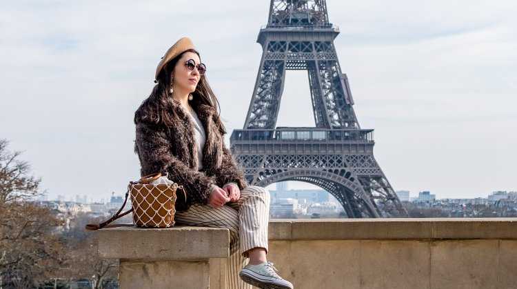 Рейчел Холлис в Париже
