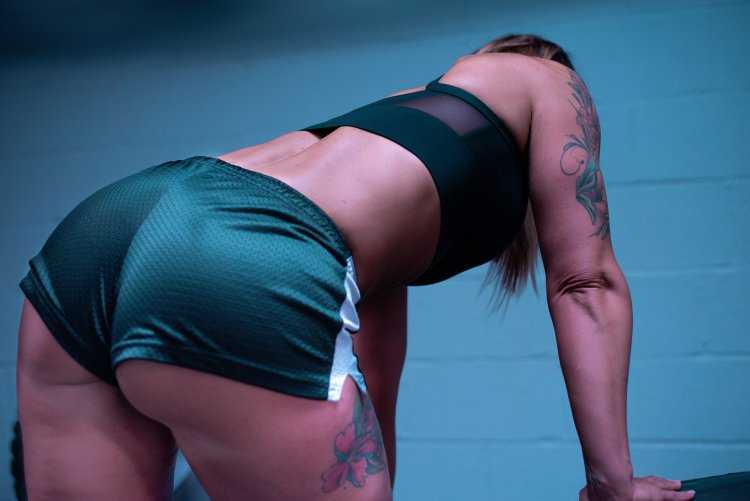 Красивая попа с растяжками