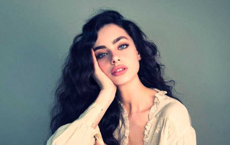 Яэль Шелбиа модель