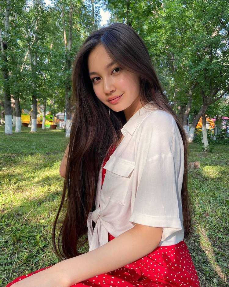 Казашки Айжан Асемова