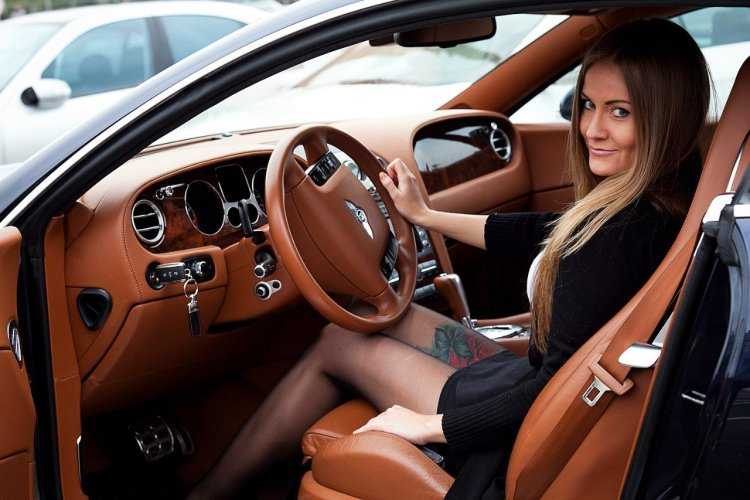 Богатая девушка