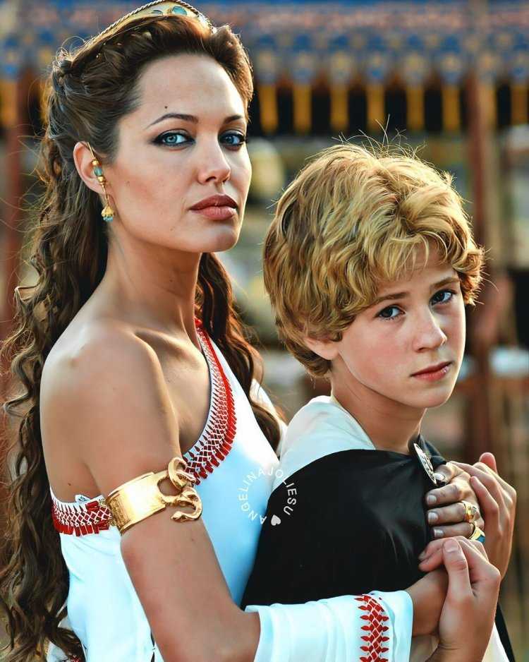 Анджелина Джоли в фильме Александр