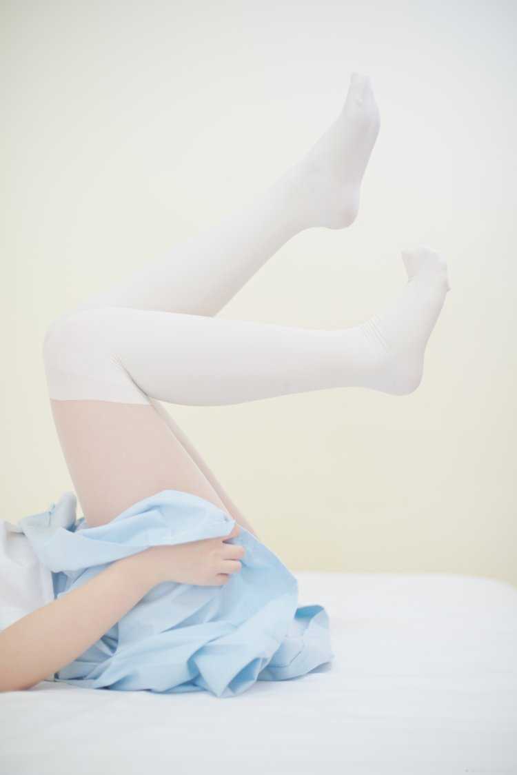 Белые ножки девушек