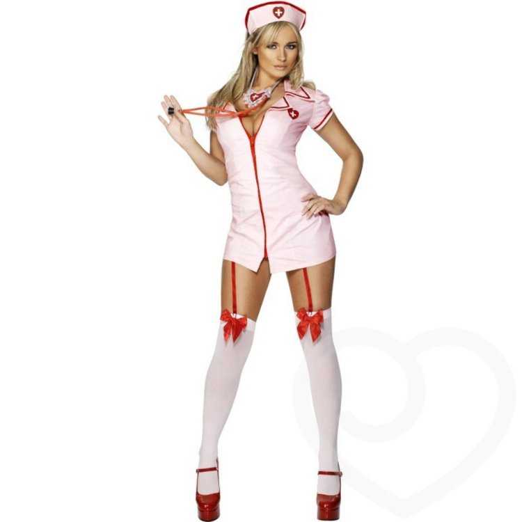 Блондинка в костюме медсестры