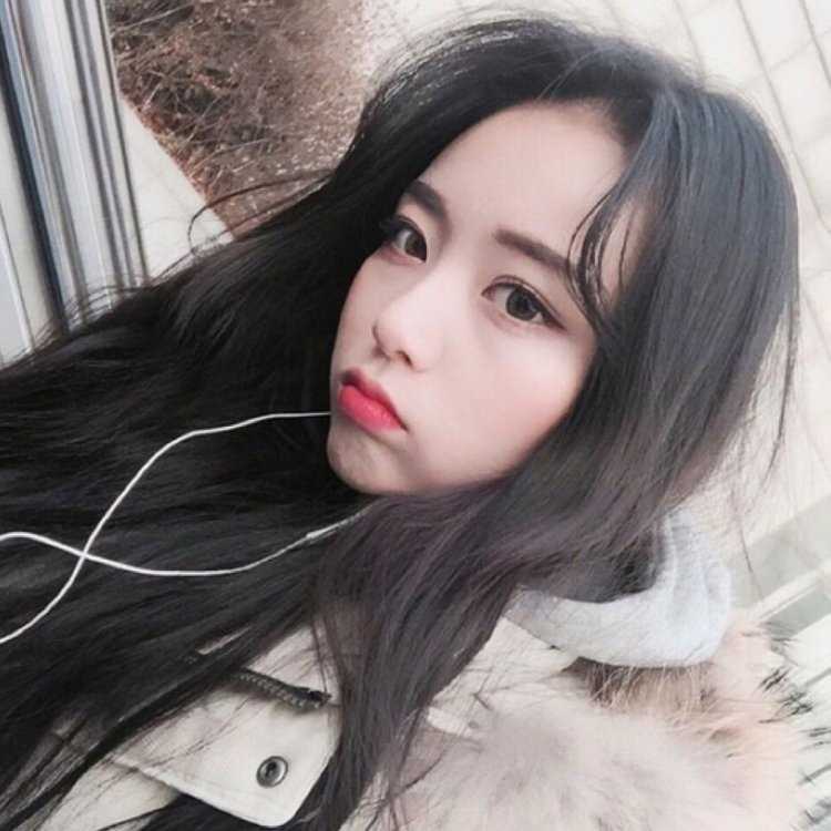 Ким Ольджан брюнетка