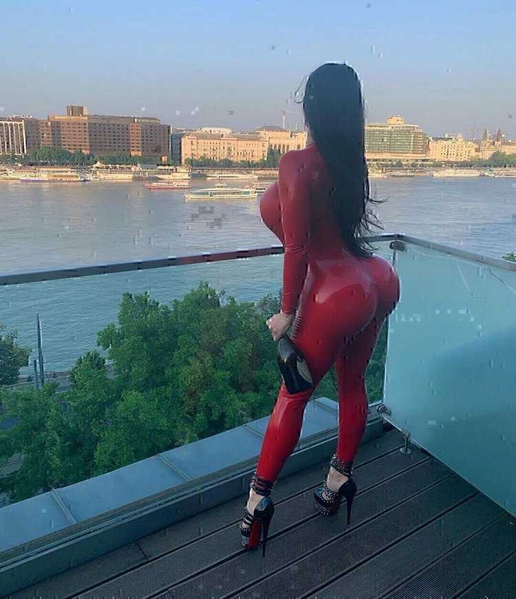 Попы в купальниках частное