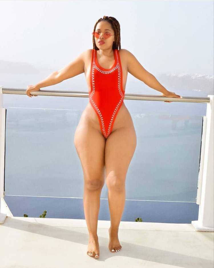 Широкие бедра большие ягодицы40