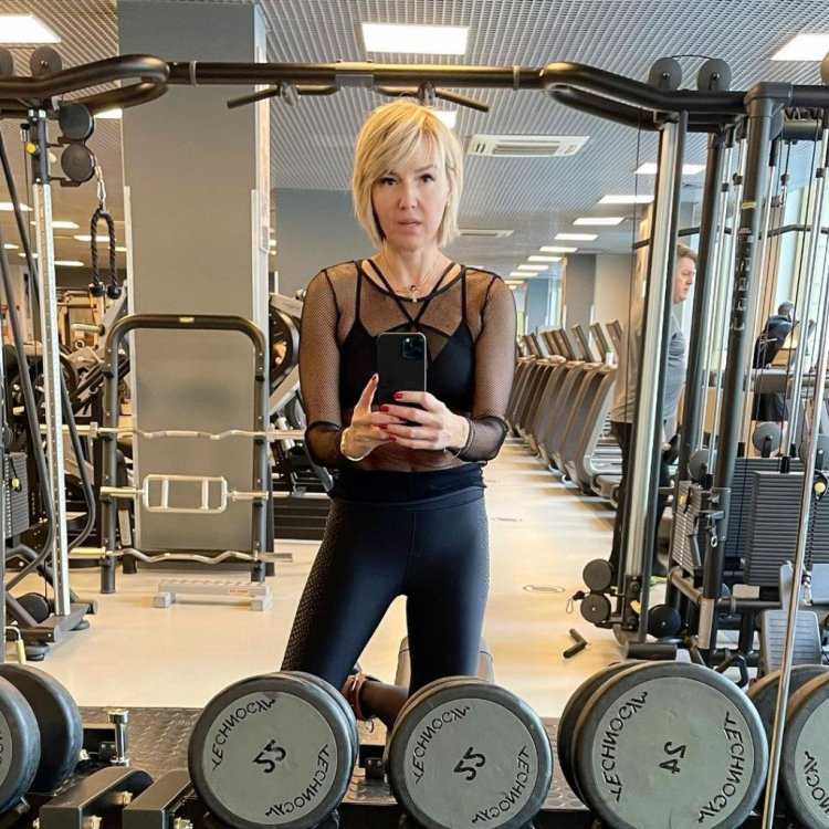 Шведка в спортзале28