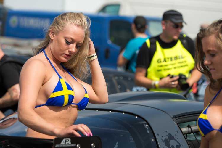 Шведские девушки на улице