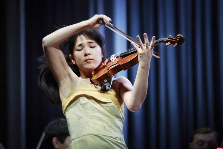 Аяко Танабэ скрипка