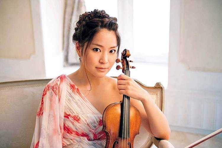 Маюко Окада певица