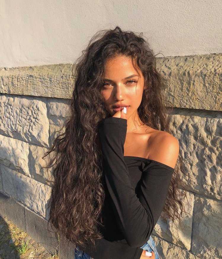 Caroline кудрявая