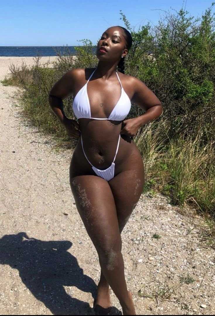 Модель Андреа БИК асс мулатка