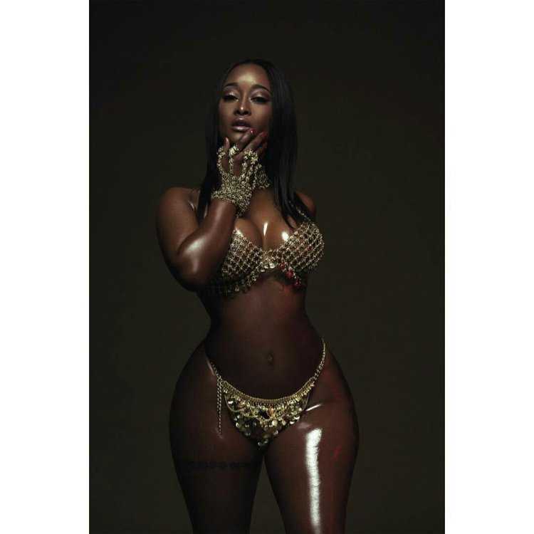 Африканки в купальниках