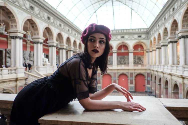 "Француженка в Чечне" (Михалкова ВИВИЕН)