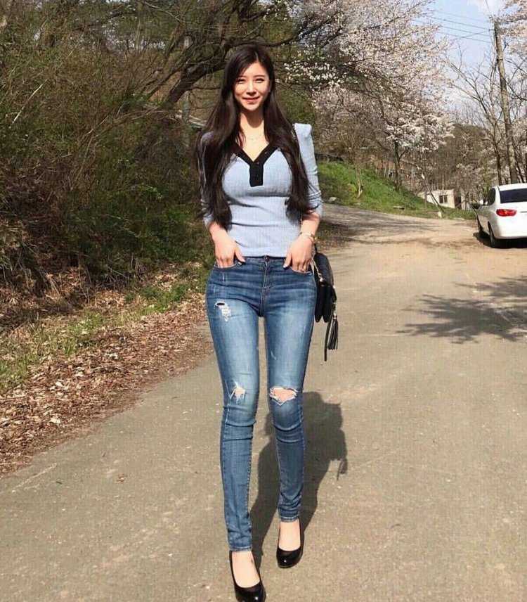 Красивые казашки в джинсах