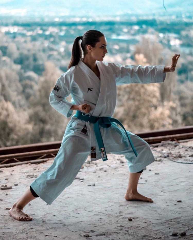 Китаянка каратистка