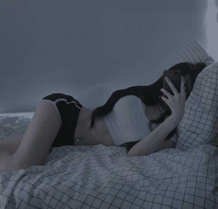 Девушка в белье без лица Эстетика