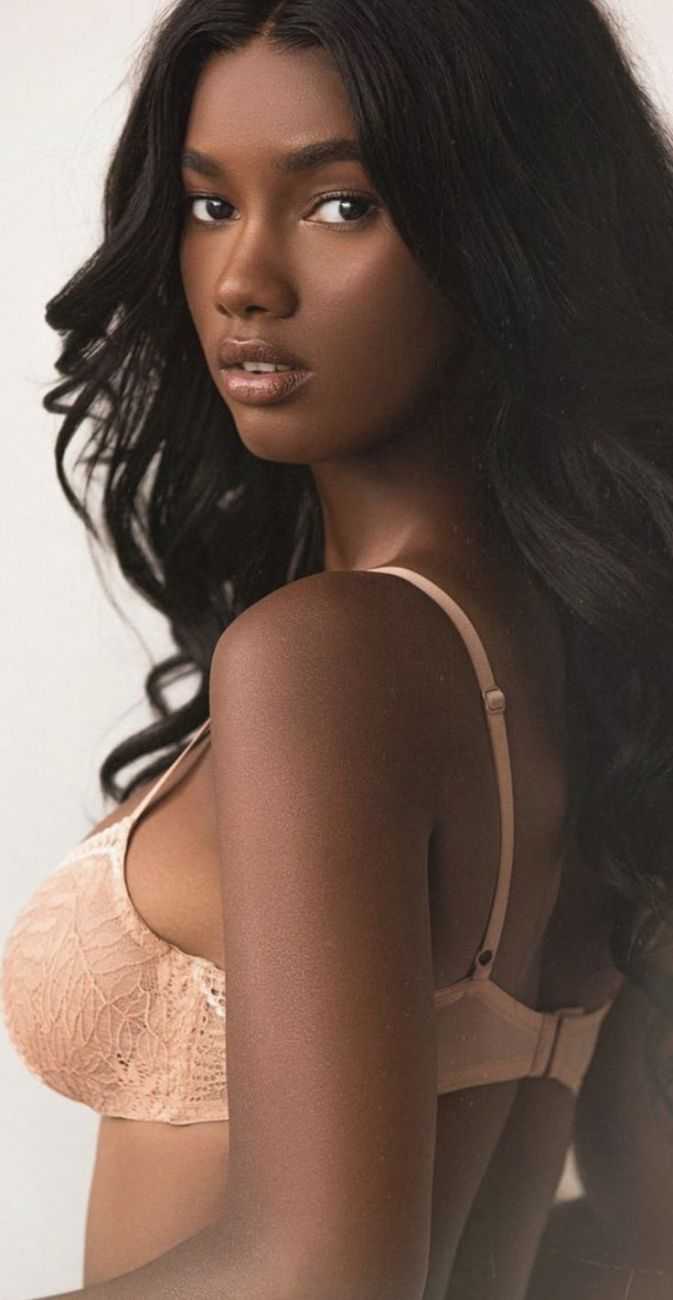 Модель Мариама Диалло