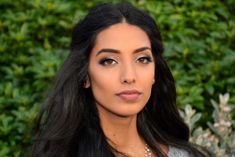 Восточная внешность девушки