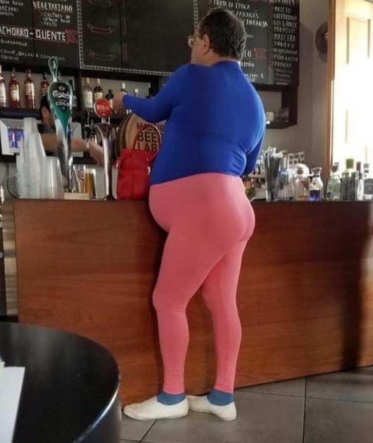 Попы в белых брюках