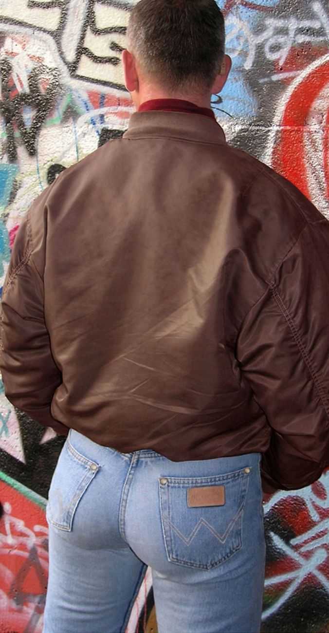 Толстые задницы в леггинсах