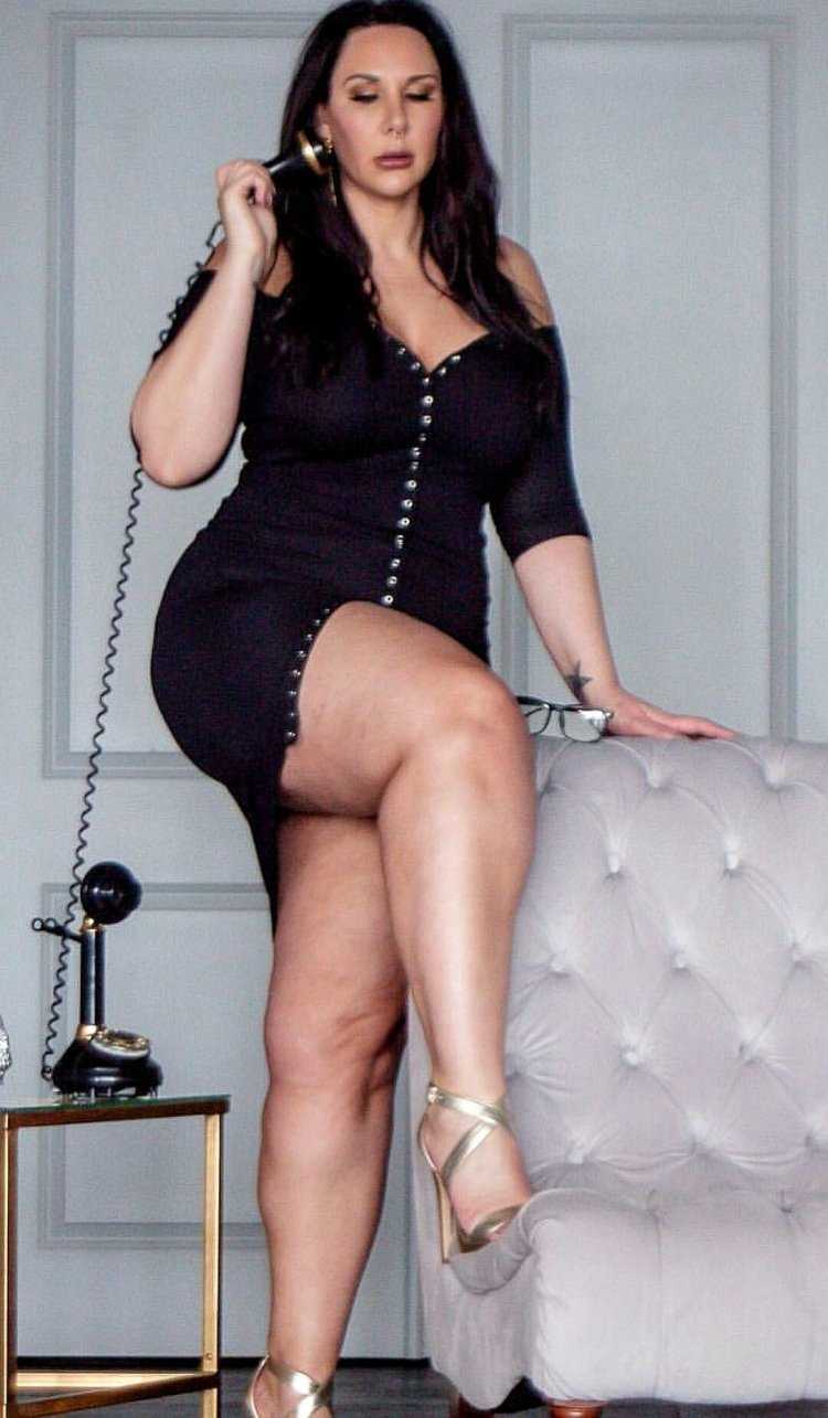 Amber curve — модель Plus-Size