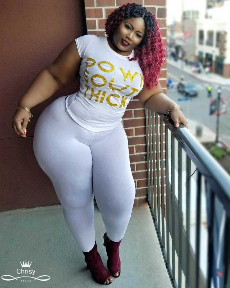 Огромные бедра