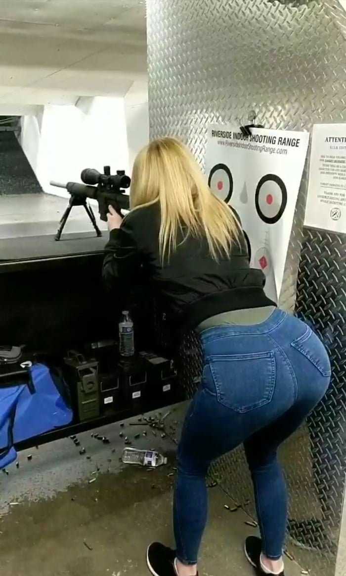 Большие попы девушек на улице