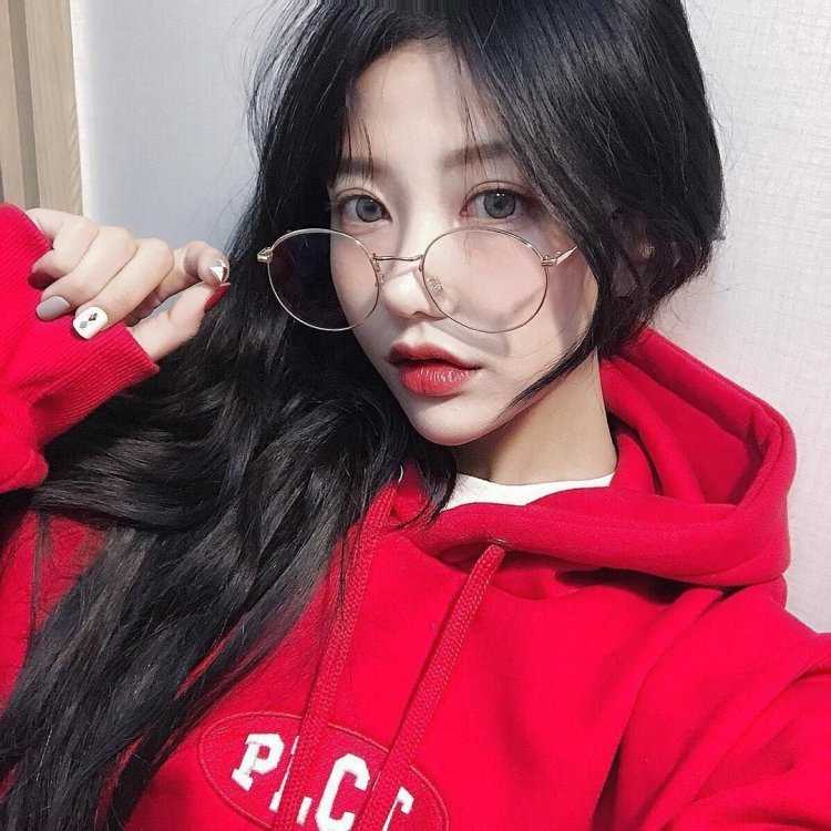 Кореянки Эстетика красный