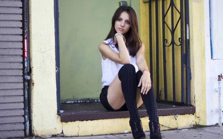 Маруся Климова в колготках