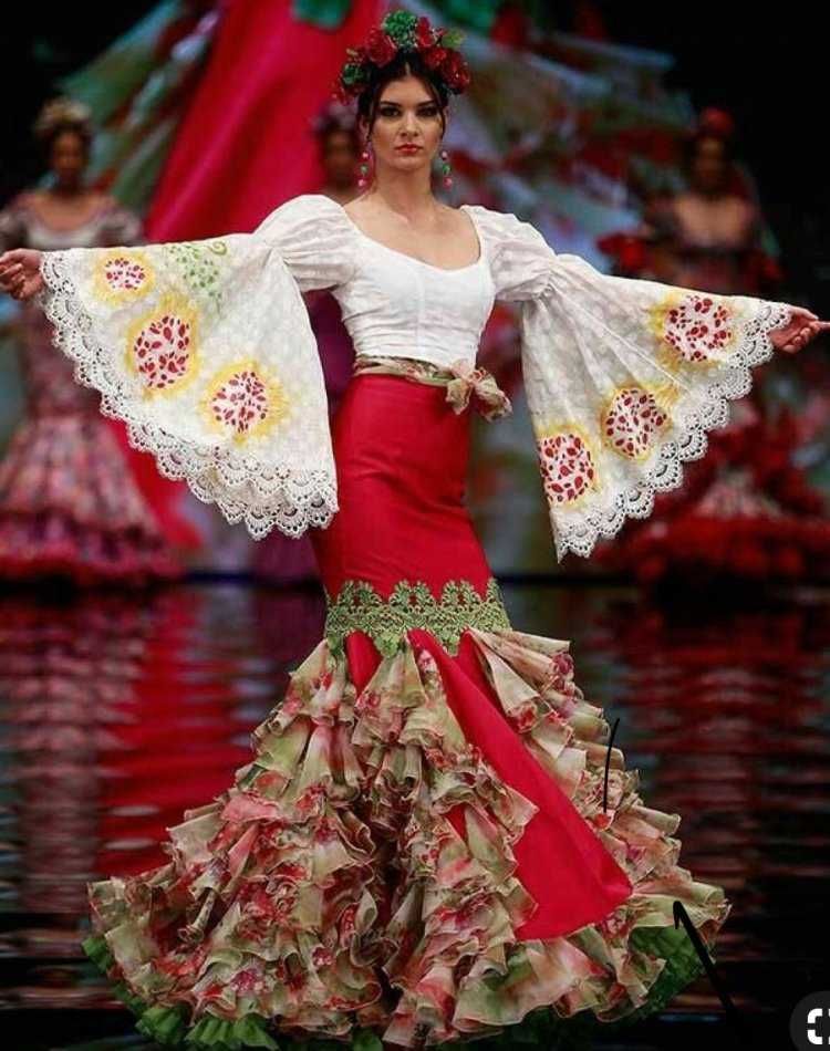 Платье фламенко подиум